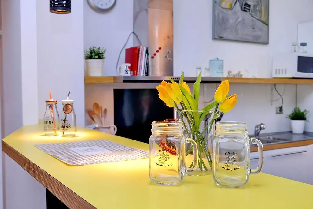 Joivy Colorful Studio For 2 Near City Life Milan Apartment