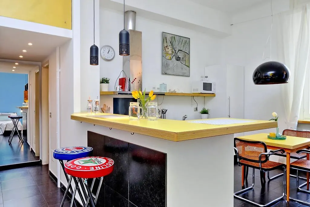 Joivy Colorful Studio For 2 Near City Life Milan 0*,  Italy