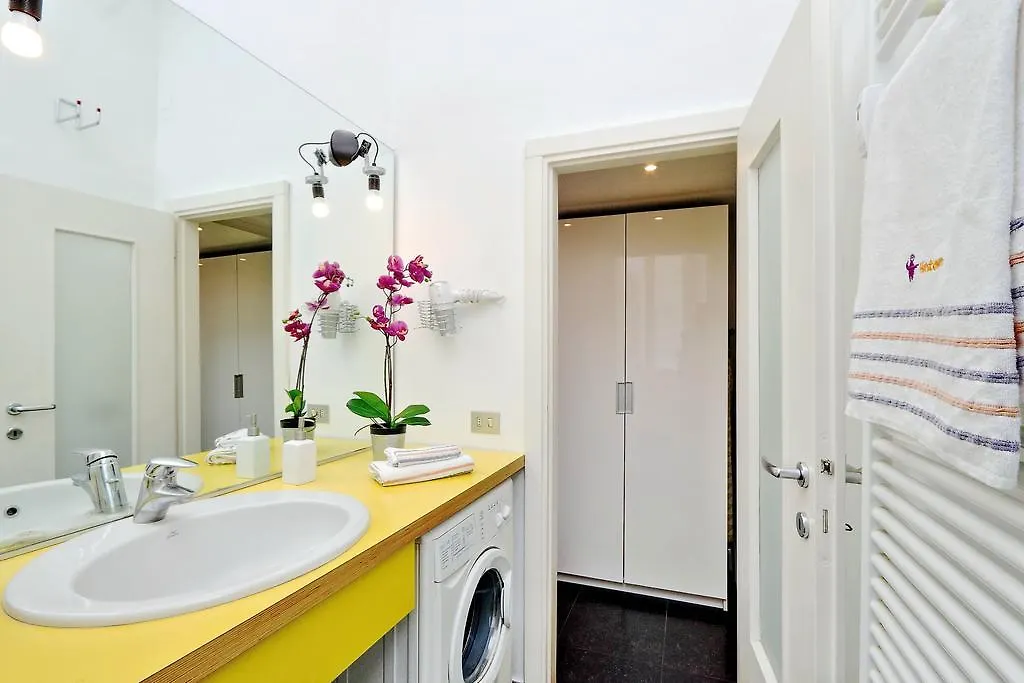 Apartment Joivy Colorful Studio For 2 Near City Life Milan